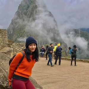 All kinds of things! Mostly clothes and shoes 😊